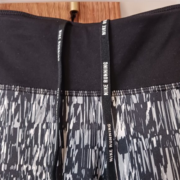 Nike Dri Fit Power Print Capri Leggings  Size L - Picture 9 of 13